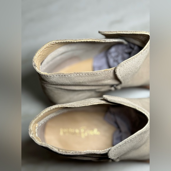 Diba True Caspian Beige Suede Boots New in Box - Picture 6 of 16